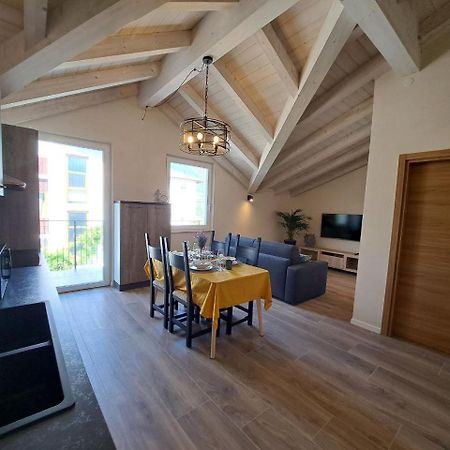 Tassullo La Via Dei Castelli Apartments מראה חיצוני תמונה
