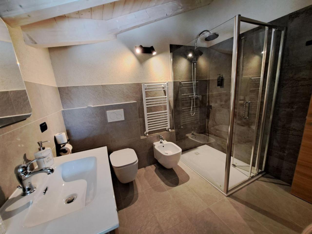 Tassullo La Via Dei Castelli Apartments מראה חיצוני תמונה